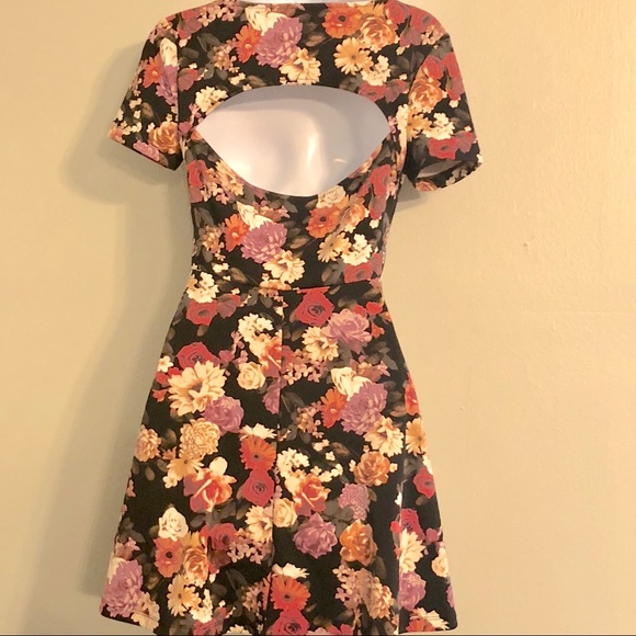 Sexy Floral Stretchy Summer Open Back Dress - Picture 2 of 5